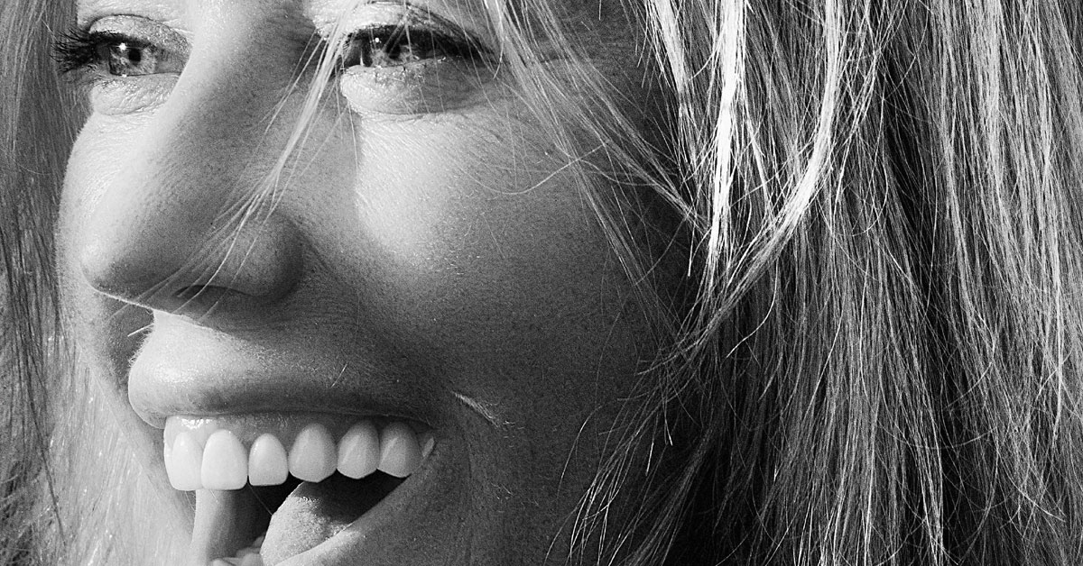 woman black white noir woman smiling